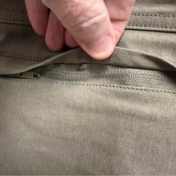 Gerry Casual Cargo Shorts with side zipper pockets size 40 - Picture 9 of 11